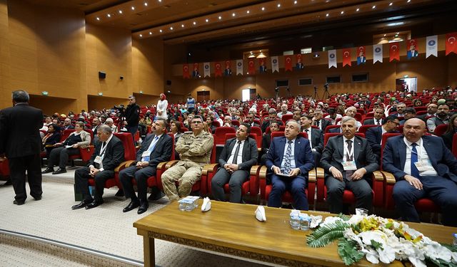 Yazılışının 950. Yılında Dîvânu Lugâti't-Türk Konuşuldu