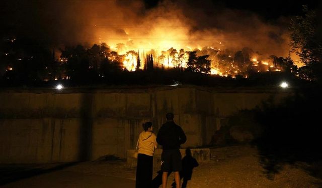 Yunanistan'ın Mora Yarımadası'nda yangın nedeniyle köylerin tahliyesi istendi