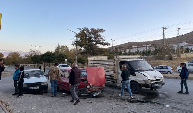 Afşinbey Caddesi’nde Zincirleme Kaza Meydana Geldi