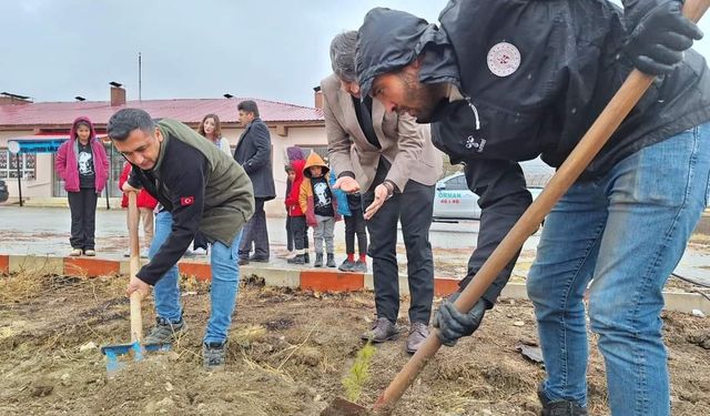 Afşin’de Öğretmenler Günü Anısına Fidan Dikildi