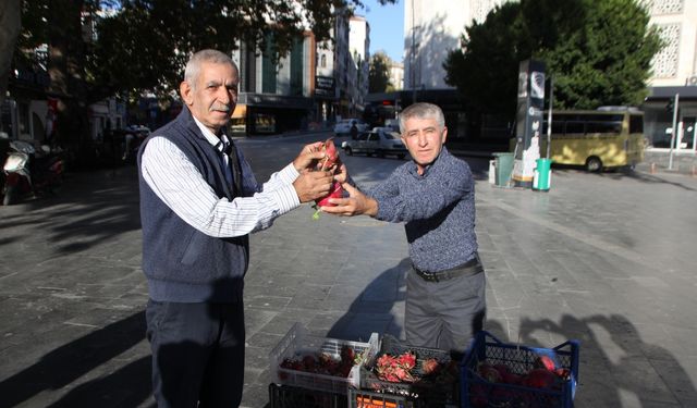 Antalyalı üretici, Trump için turp ve ejder meyvesi dağıttı