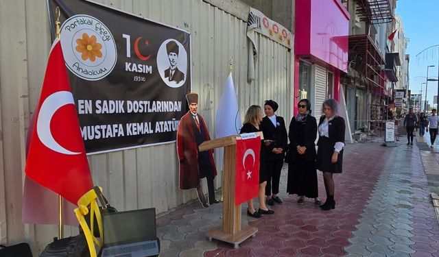 Hatay'da 10 Kasım kapsamında Atatürk hatıra defteri oluşturuldu