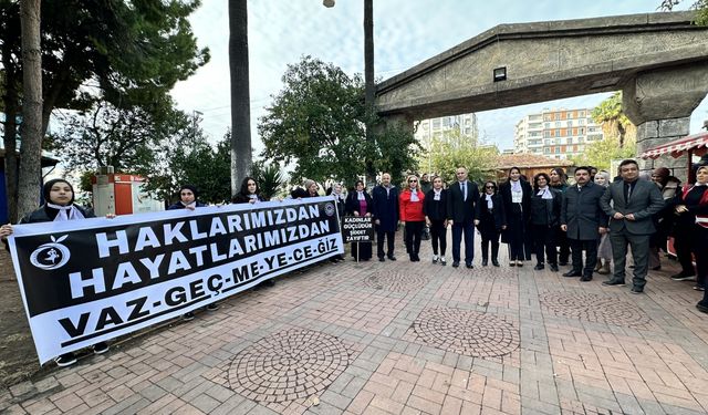 Hatay'da kadına yönelik şiddete karşı farkındalık yürüyüşü yapıldı