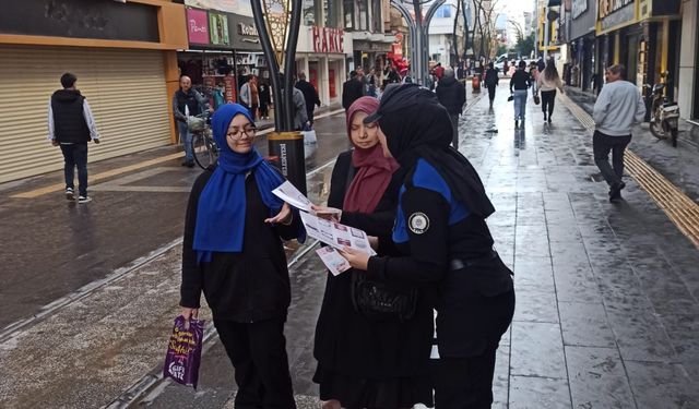 Hatay'da polis ekipleri Kadın Destek Uygulaması'nı anlattı