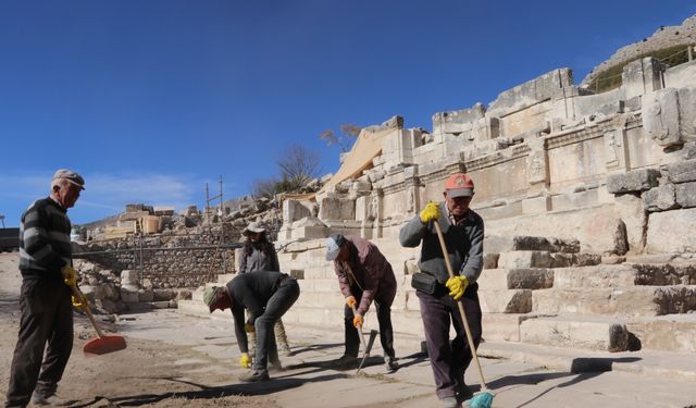 Sagalassos Antik Kenti'nde anıtsal Hadrianus Çeşmesi ayağa kaldırılıyor