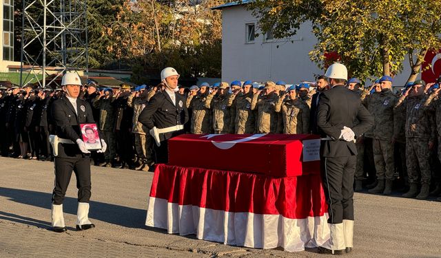 Tunceli'de kaza sonucu şehit olan polis memuru Yiğit için tören düzenlendi