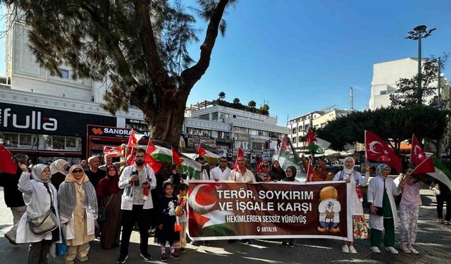 Antalya’da hekim ve sağlık çalışanlarından ‘Sessiz Yürüyüş’