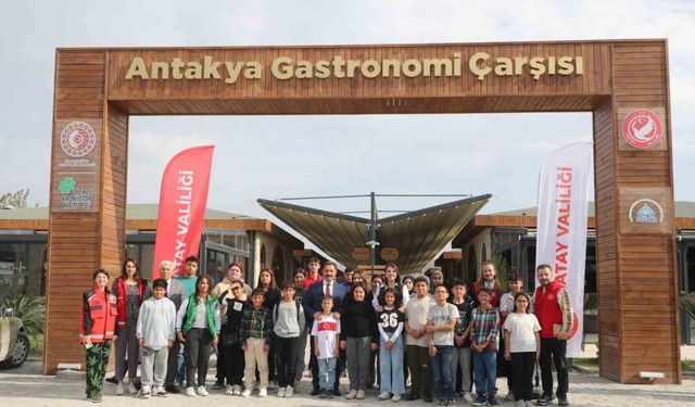 Gastronomi çarşısı ‘Yüreğimizdeki Işık’ projesi kapsamında depremzede çocukları ağırladı