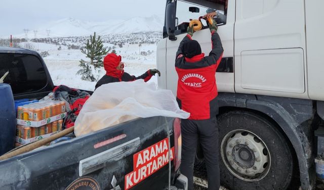 Kahramanmaraş İtfaiyesinden Yolda Kalan Araçlara Yakıt Desteği