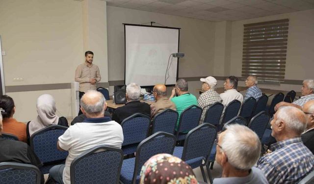 Mersin’de yaş almış vatandaşlar ’akılcı ilaç kullanımı’ hakkında bilgilendiriliyor