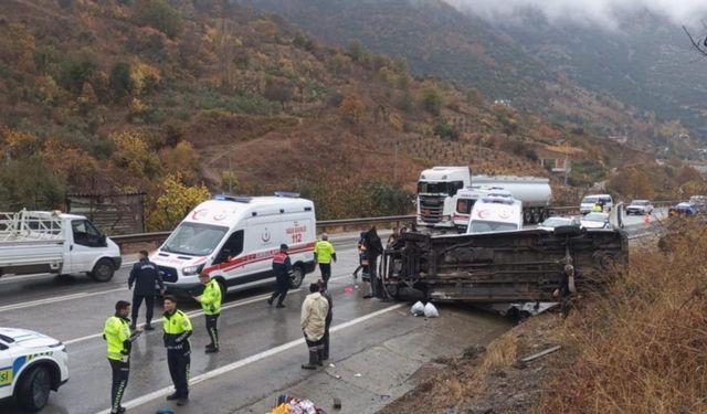 Osmaniye’de yolcu minibüsü devrildi: 6 kişi yaralandı