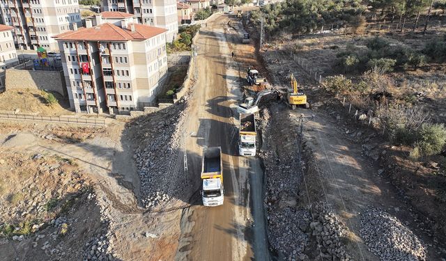 Büyükşehir, Türkoğlu Orçan Caddesi ve Bağlantı Yollarında Yenilemelerini Sürdürüyor