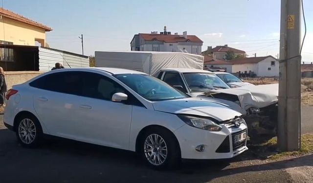 Otomobille kamyonet çarpıştı, 6 kişi yaralandı