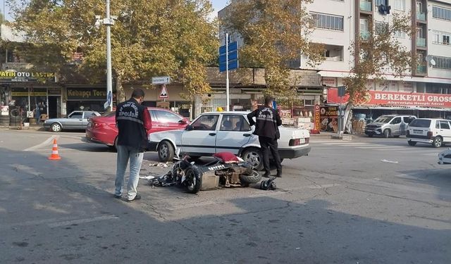 Ters Yönden Gelen Otomobil Motosiklete Çarptı: 1 Ölü