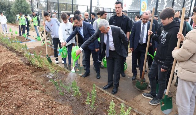 Vali Mükerrem Ünlüer, Milli Ağaçlandırma Günü Münasebetiyle Fidan Dikme Etkinliğine Katıldı