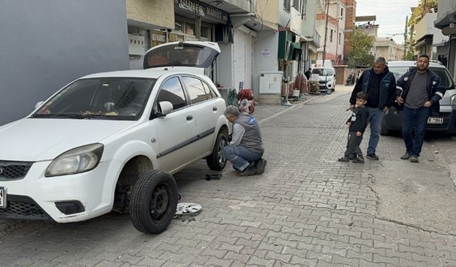 Adana'da 34 aracın lastiğini kesen 2 kişi gözaltına alındı