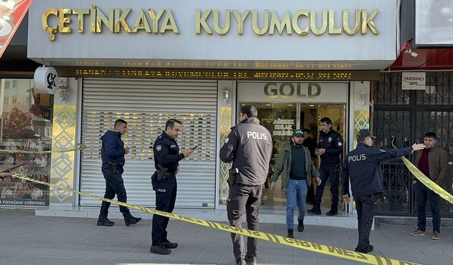 Adana'da bir kuyumcu dükkanı silahlı kişilerce soyuldu