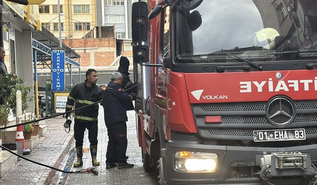 Adana'da iş yerinde çıkan yangın söndürüldü