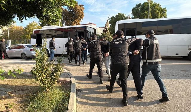 Adana'da ruhsatsız silah ticareti operasyonunda 15 şüpheli tutuklandı