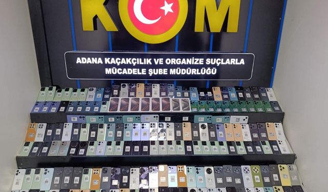 Adana'da yolcu otobüsünde 188 kaçak cep telefonu ele geçirildi