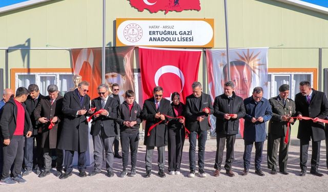 Hatay'da depremde hasar aldığı için yıkılan okulun yerine yenisi yapıldı