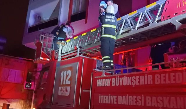 Hatay'da evde çıkan yangında 6 kişi dumandan etkilendi