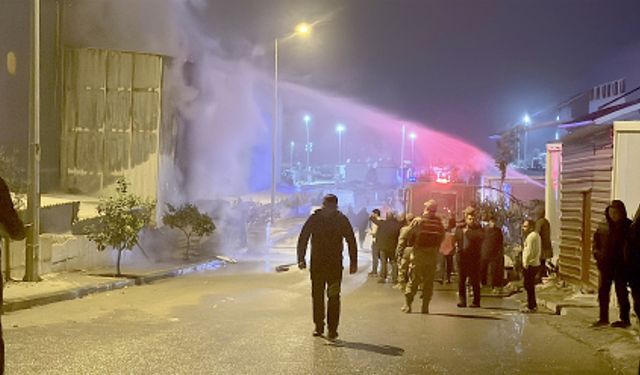 Hatay'da mobilya fabrikasında çıkan yangın kontrol altına alındı