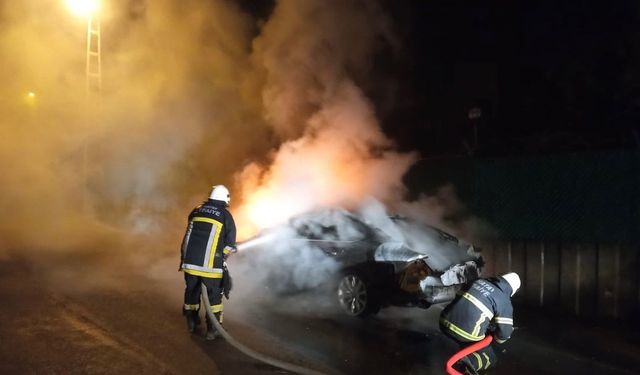 Hatay'da otomobilde çıkan yangın söndürüldü