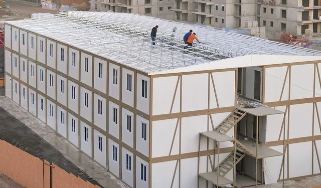 Karmod, Hatay'da toplu konut projesi için konteyner şantiye binaları kurdu