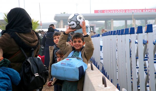 Suriyeliler ülkelerine dönmek için Hatay'daki 3 sınır kapısını kullanıyor