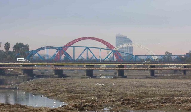 Adana’yı yağışlı hava etkisi altına aldı