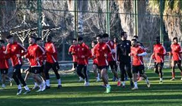 Adanasporlu futbolcularda ilk hedef alt sıralardan kurtulmak