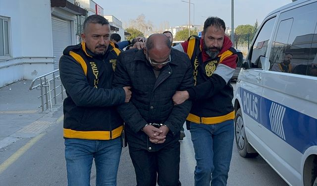 Adana'da evlerinde ruhsatsız 12 silah ele geçirilen 2 kardeş tutuklandı