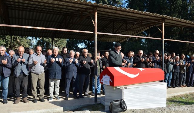 Adana'da trafik kazasında hayatını kaybeden polisin cenazesi defnedildi