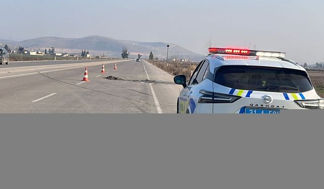 Hatay'da 2 otomobil ve 1 motosikletin çarpıştığı kazada 1 kişi öldü, 8 kişi yaralandı