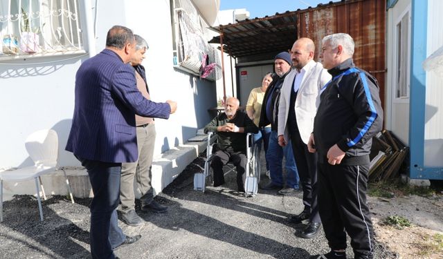 Hatay'da engelli bireyin yaşadığı konteynerin yolu asfaltlandı