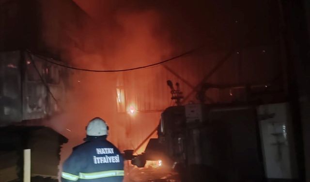 Hatay'da fabrikada çıkan yangın söndürüldü