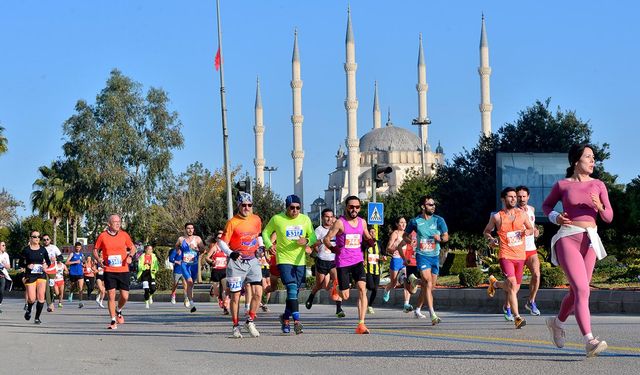 Uluslararası Adana Kurtuluş Yarı Maratonu koşuldu