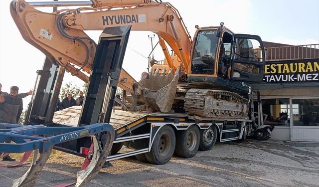 Hatay'da freni arızalanan tırın iş yerine girmesi sonucu sürücü yaralandı