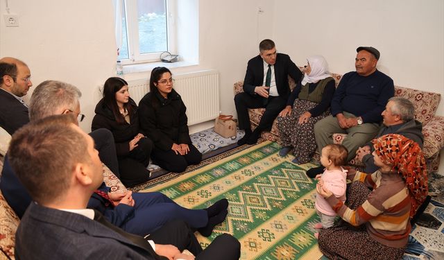 Burdur'da üniversite öğrencileri, şehit aileleriyle iftar yapıyor