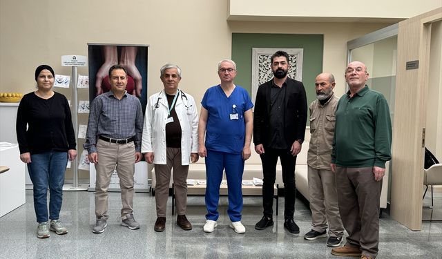 Sevdiklerini çapraz böbrek nakliyle hayata bağladılar