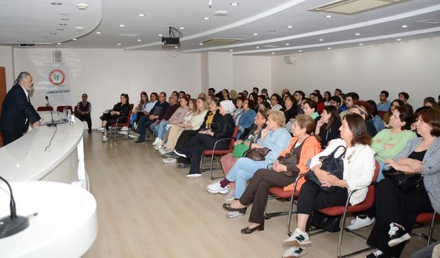 Adana'da eczacılara güncel obezite tedavisi anlatıldı