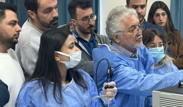 Adana'da KBB hekimleri kadavra üzerinde kurs aldı