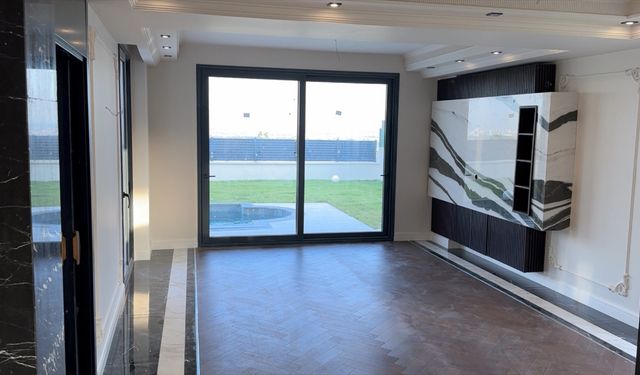 Adana'da yaptırdığı villasını Filistin'deki hastanenin yeniden inşası için bağışladı
