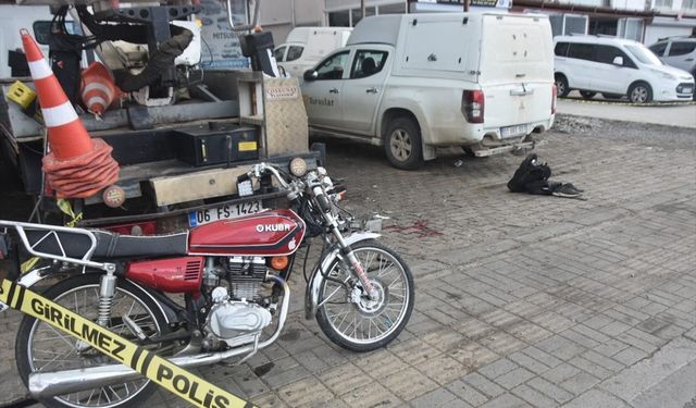 Bozyazı'da elektrikli bisikletle çarpışan motosikletteki 2 kişi yaralandı