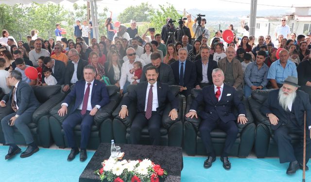 Depremlerden etkilenen Hatay'da yaptırılan 3 okul törenle açıldı