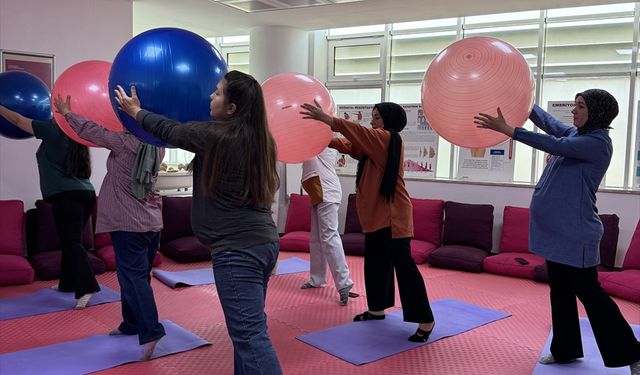 Ebeler anne adaylarına gebelik sürecinde rehberlik ediyor