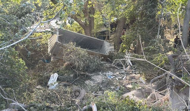 GÜNCELLEME - Hatay'da kamyonun uçuruma devrildiği kazanın güvenlik kamerası görüntüsü ortaya çıktı