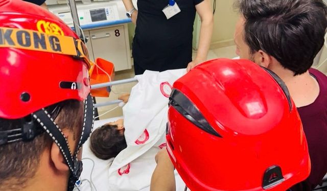 Hatay'da beline inşaat demiri saplanan kız çocuğu yaralandı
