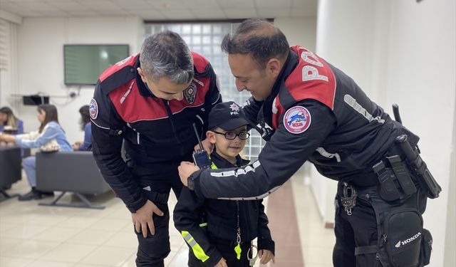 Isparta'da şehit uzman çavuşun oğluna doğum günü sürprizi yapıldı
